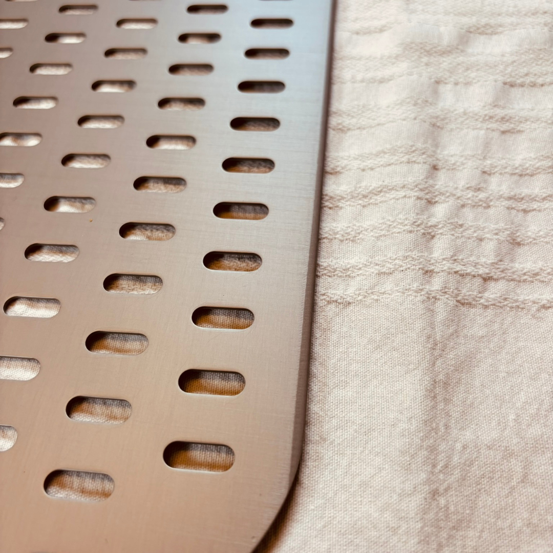 Dr. Pizza 12" perforált alumínium vető pizzalapát – rövid nyéllel - Image 4